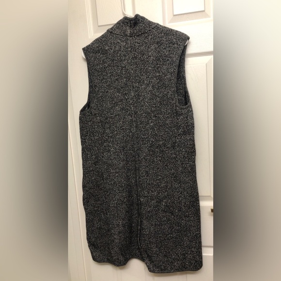 Vince Classic Straight Libe Long Vest Jacket - Cardigan. - Picture 2 of 6